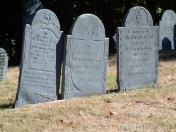A cherub and two urns